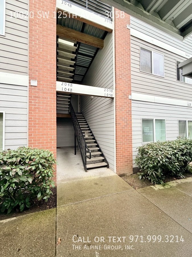 🌤️ Top-Floor 2-Bed with Vaulted Ceilings & Balcony 🌤️ property image