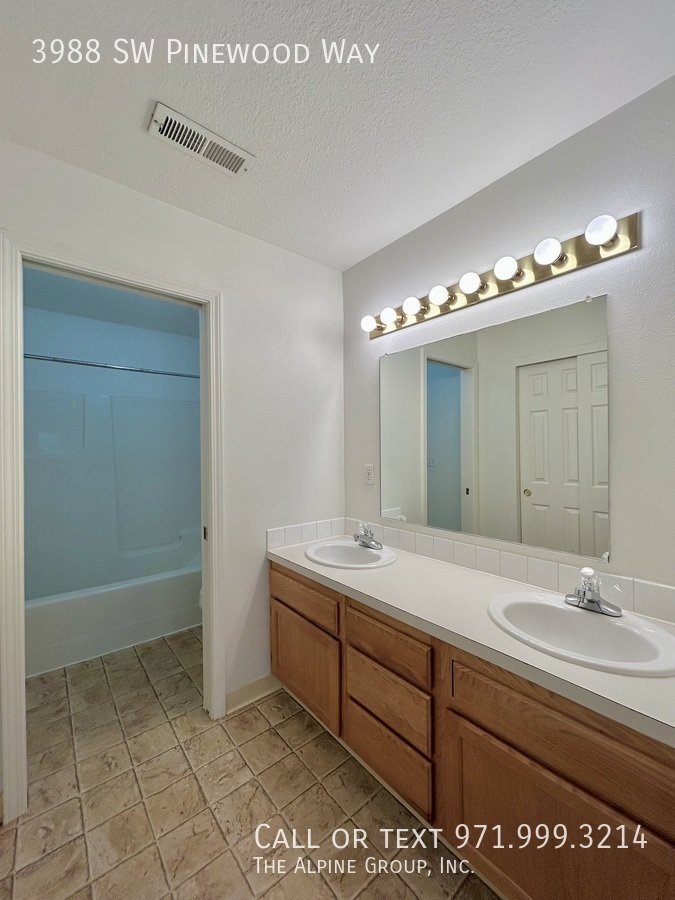 💝 Move-In Before 2/14: FIRST MONTH FREE & Dinner on Us! 🔥 property image