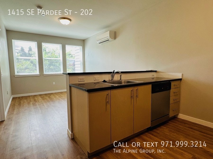 🌿 Modern Tristan 1BR 🌟 Move In by 2/14: Free Rent + Dinner Included! property image