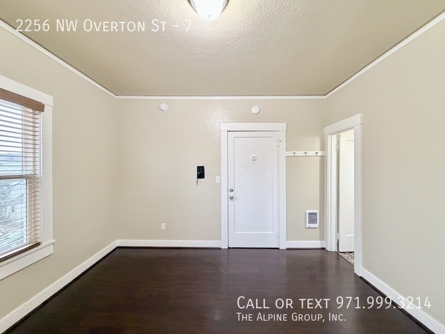 Top Floor Studio Near 23rd! Secure Building! property image