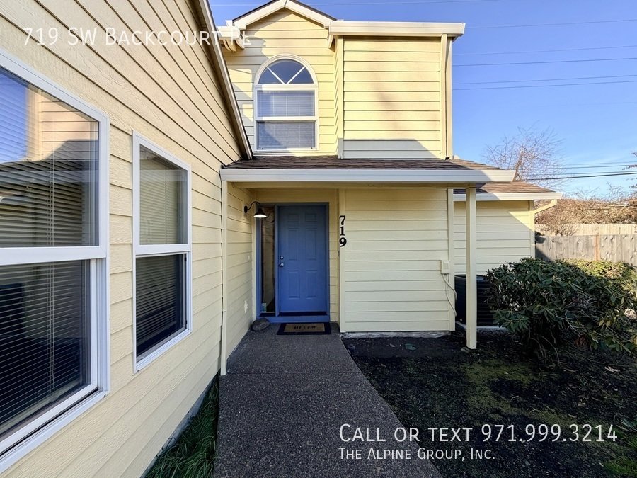 ✨ Vaulted Ceilings, Arched Windows & Natural Light Galore property image