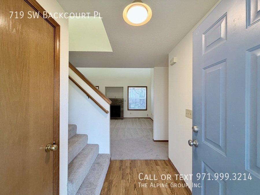 ✨ Vaulted Ceilings, Arched Windows & Natural Light Galore property image