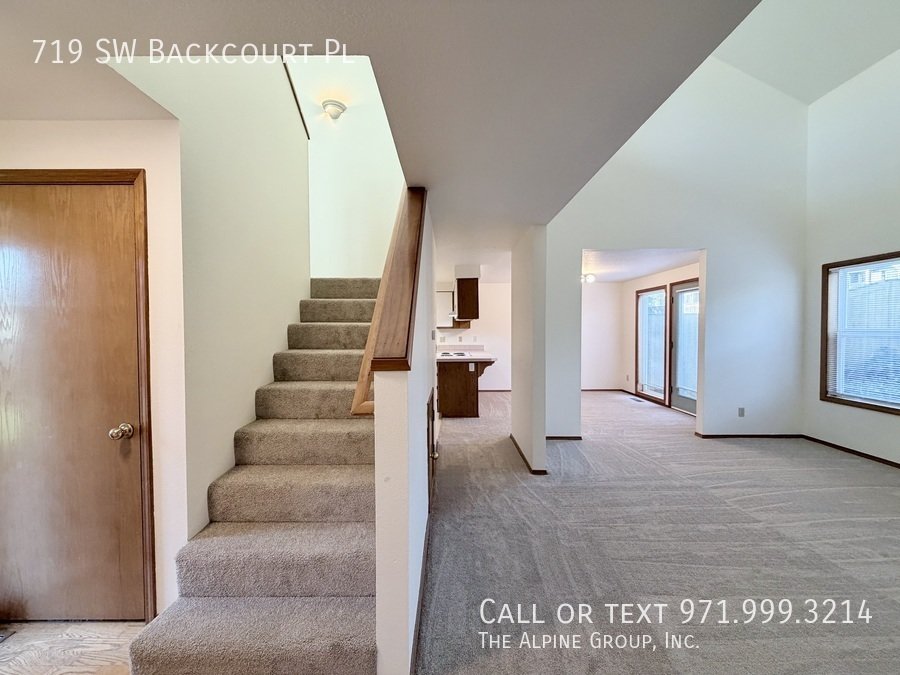 ✨ Vaulted Ceilings, Arched Windows & Natural Light Galore property image