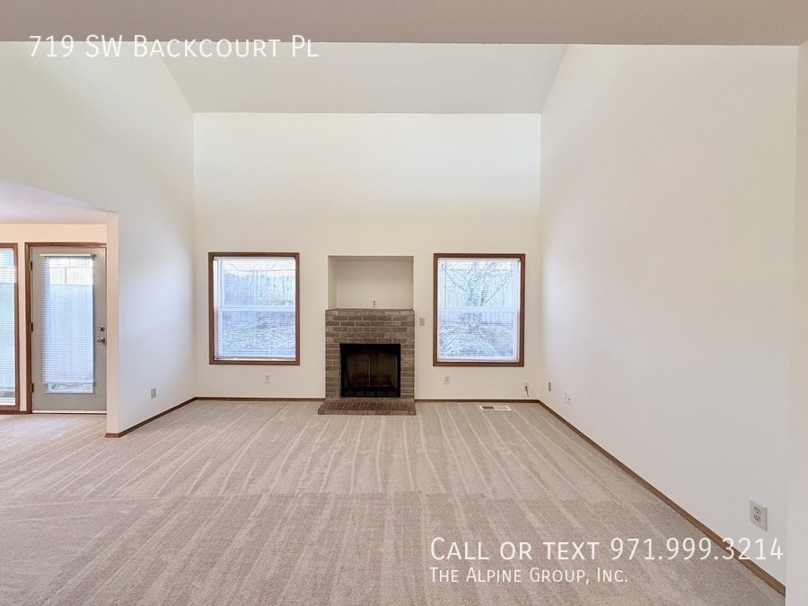 ✨ Vaulted Ceilings, Arched Windows & Natural Light Galore property image