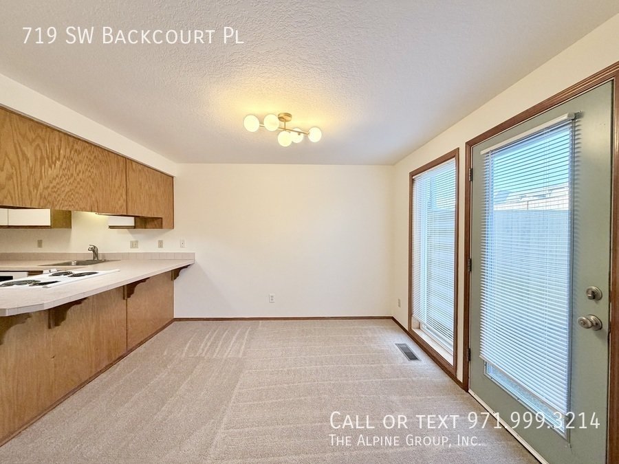 ✨ Vaulted Ceilings, Arched Windows & Natural Light Galore property image