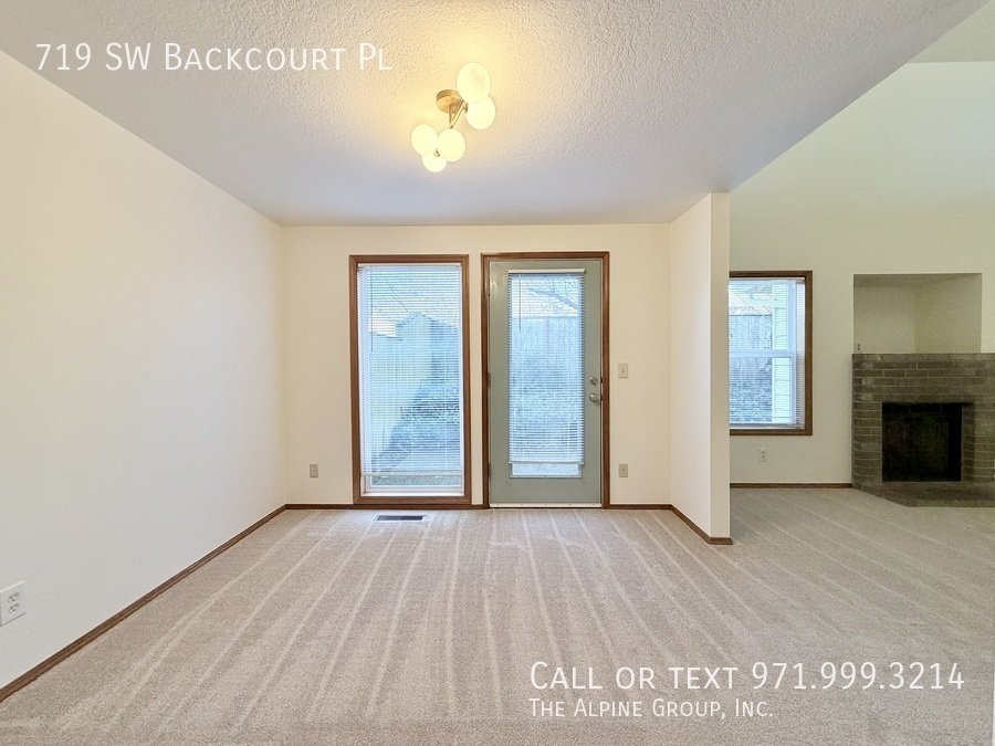 ✨ Vaulted Ceilings, Arched Windows & Natural Light Galore property image