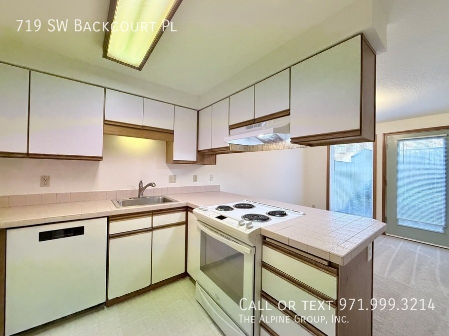 ✨ Vaulted Ceilings, Arched Windows & Natural Light Galore property image