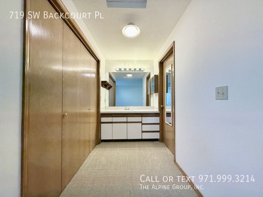 ✨ Vaulted Ceilings, Arched Windows & Natural Light Galore property image