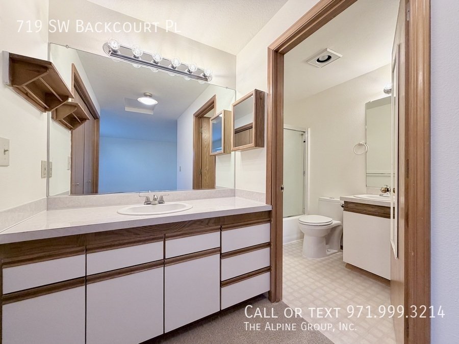 ✨ Vaulted Ceilings, Arched Windows & Natural Light Galore property image