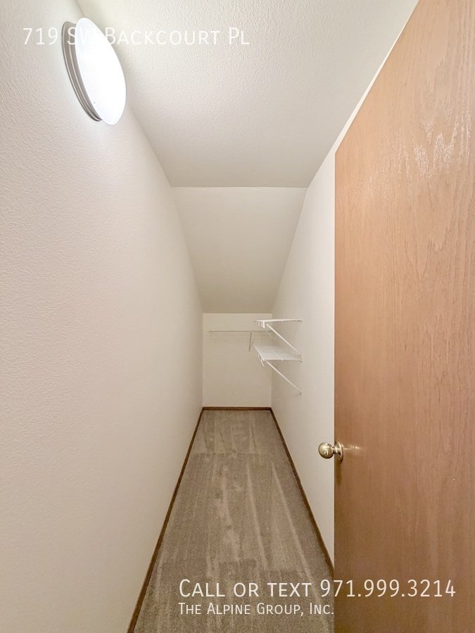 ✨ Vaulted Ceilings, Arched Windows & Natural Light Galore property image