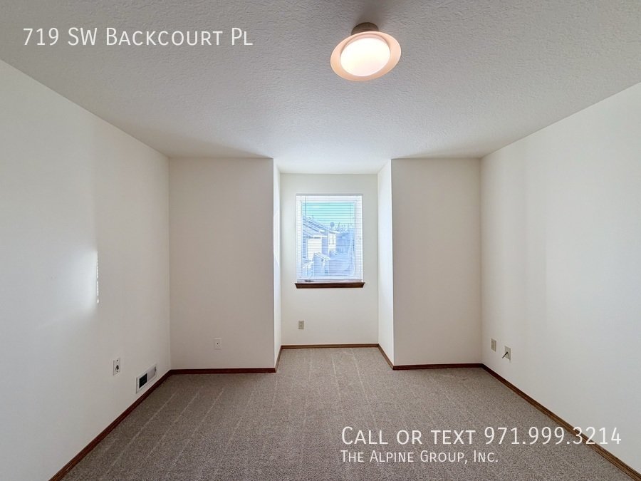 ✨ Vaulted Ceilings, Arched Windows & Natural Light Galore property image