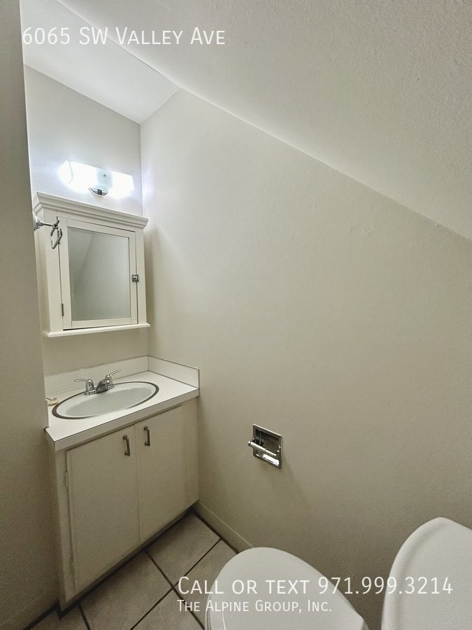 🛏️ Two Comfortable Bedrooms + Full Bath property image