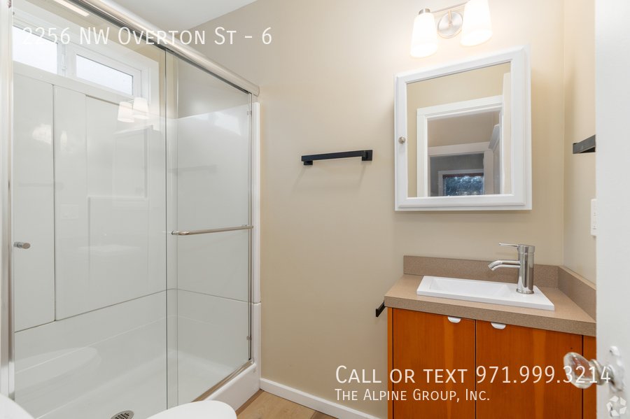 📍 Live in the Heart of Nob Hill! Studio Living on NW 23rd property image