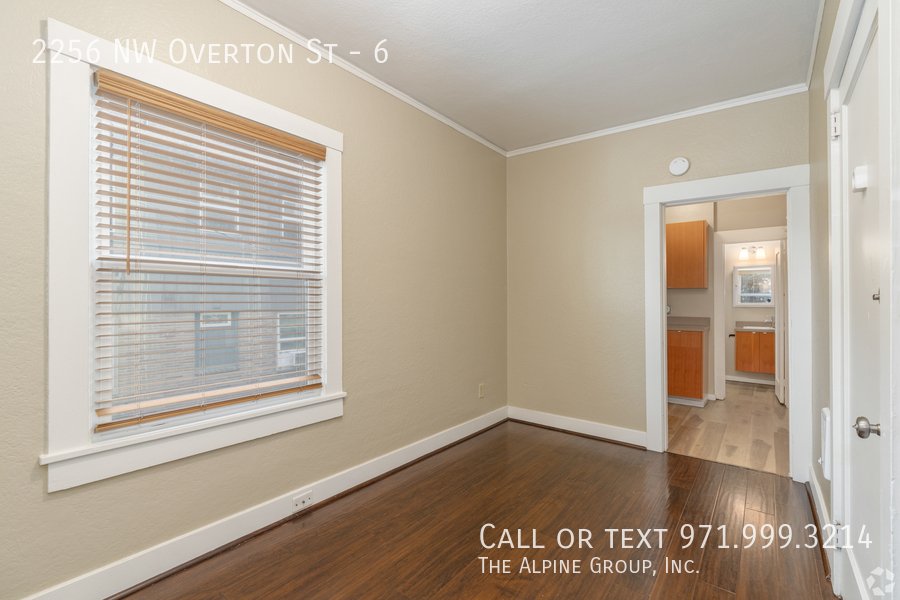 📍 Live in the Heart of Nob Hill! Studio Living on NW 23rd property image