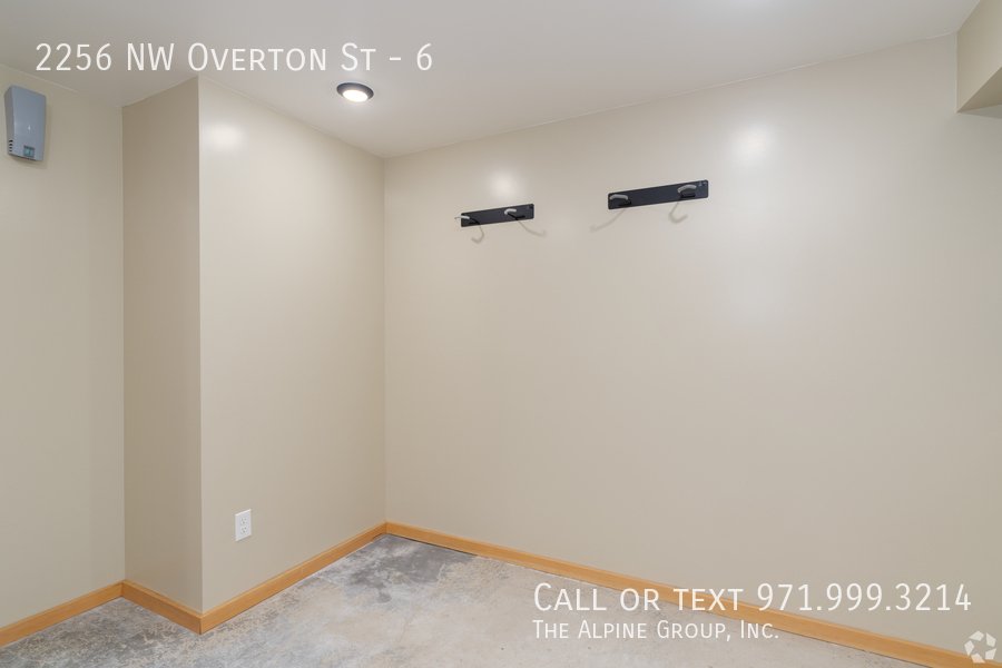 📍 Live in the Heart of Nob Hill! Studio Living on NW 23rd property image