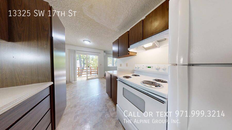 🌟 Quiet Corner Unit with Prime Location property image
