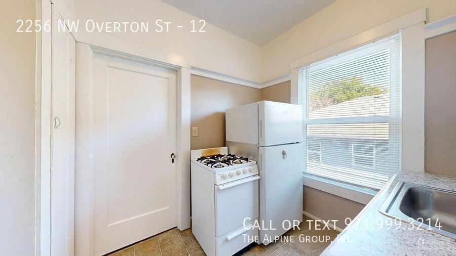 Studio on NW 23rd | 💫 Timeless Charm in a Secure Building property image