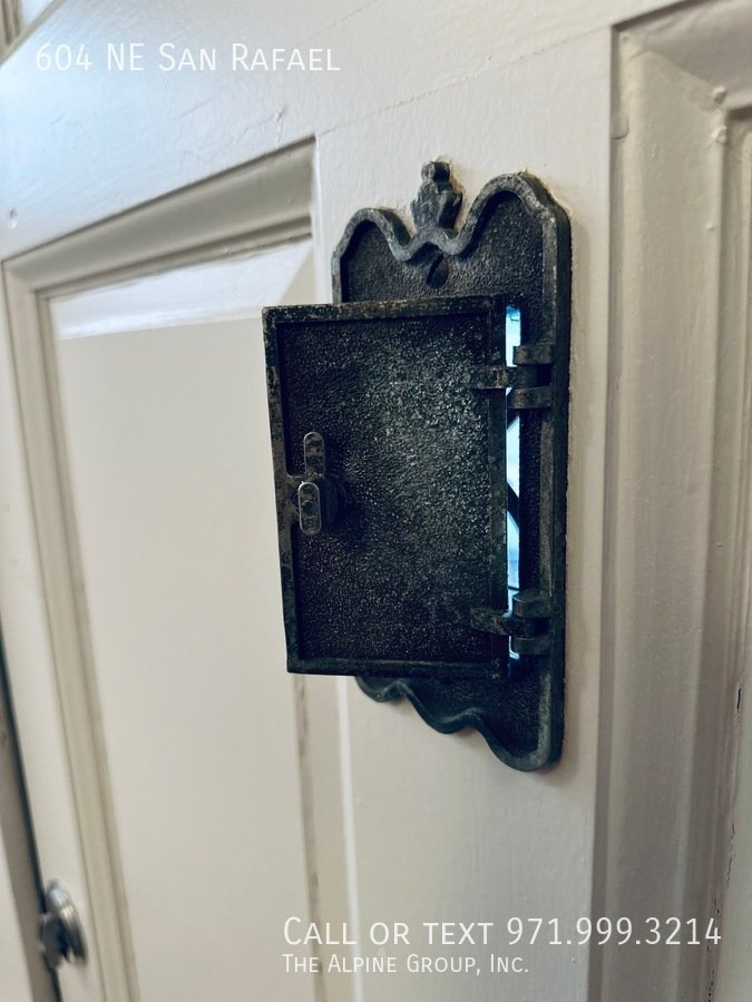 🔥 ½ Off First Month – Charming Irvington Carriage House (Move by 3/14!) property image