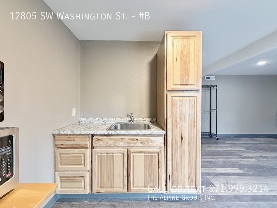 🚗 Studio Living Made Easy – 2-Car Driveway + Storage! property image