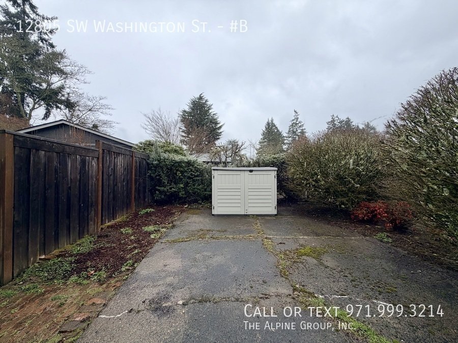 🚗 Studio Living Made Easy – 2-Car Driveway + Storage! property image