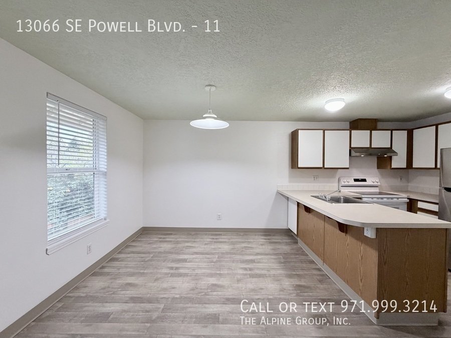 🔑 One Month FREE – Bright Top-Floor Retreat with Parking property image