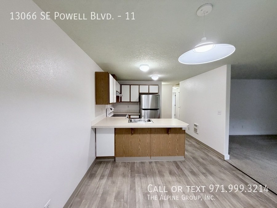 🔑 One Month FREE – Bright Top-Floor Retreat with Parking property image