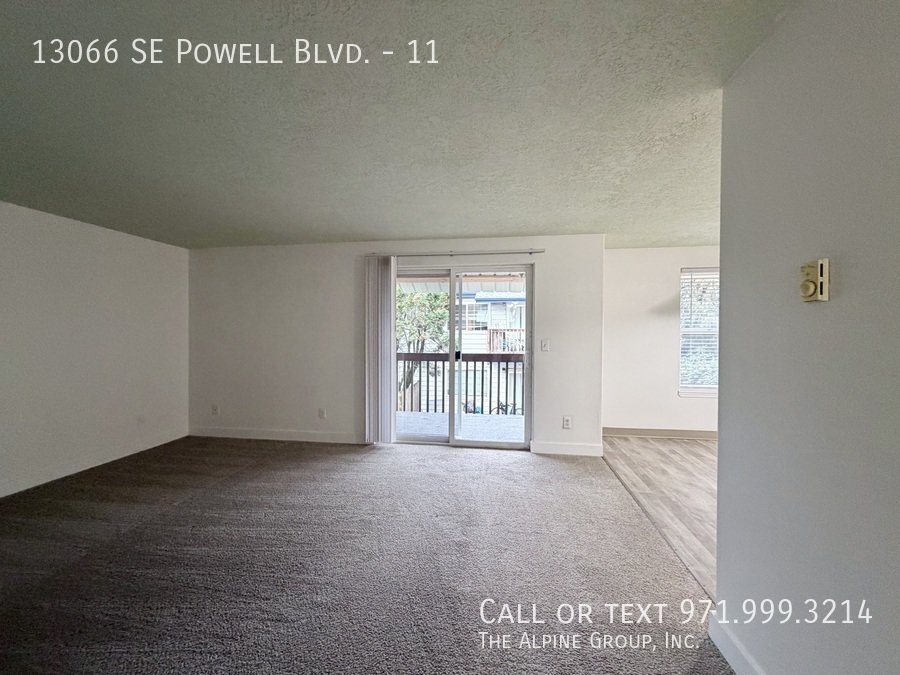 🔑 One Month FREE – Bright Top-Floor Retreat with Parking property image