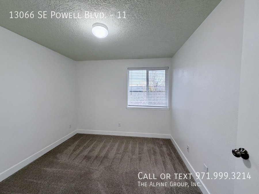 🔑 One Month FREE – Bright Top-Floor Retreat with Parking property image