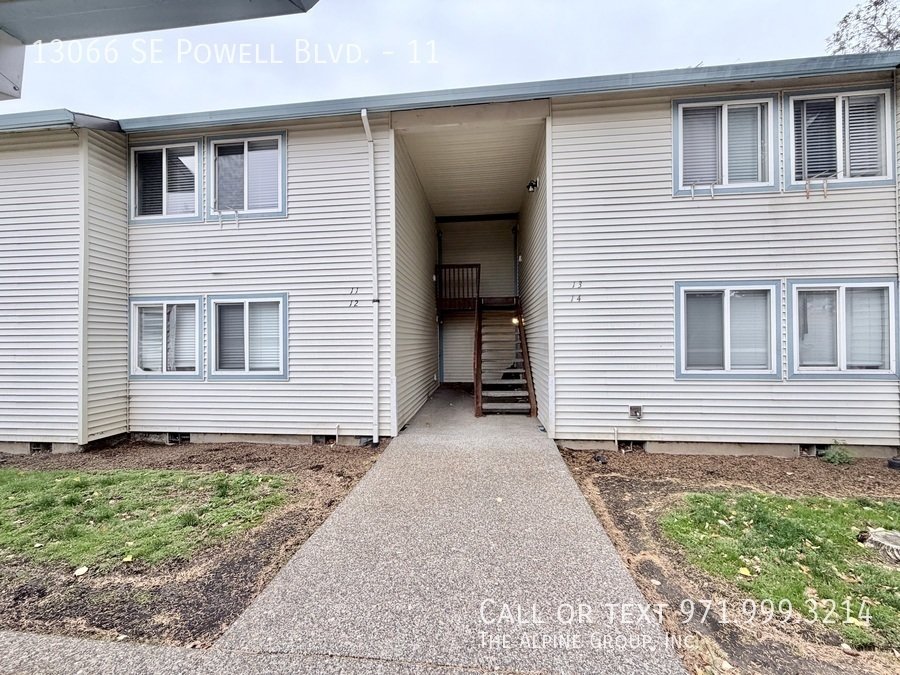 🔑 One Month FREE – Bright Top-Floor Retreat with Parking property image