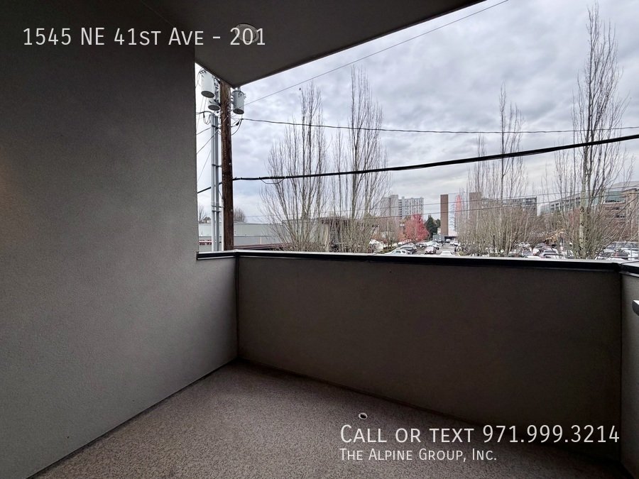 🔑 6–18 Month Leases Available + Rent Specials! |🏡 41 Central Studio! property image