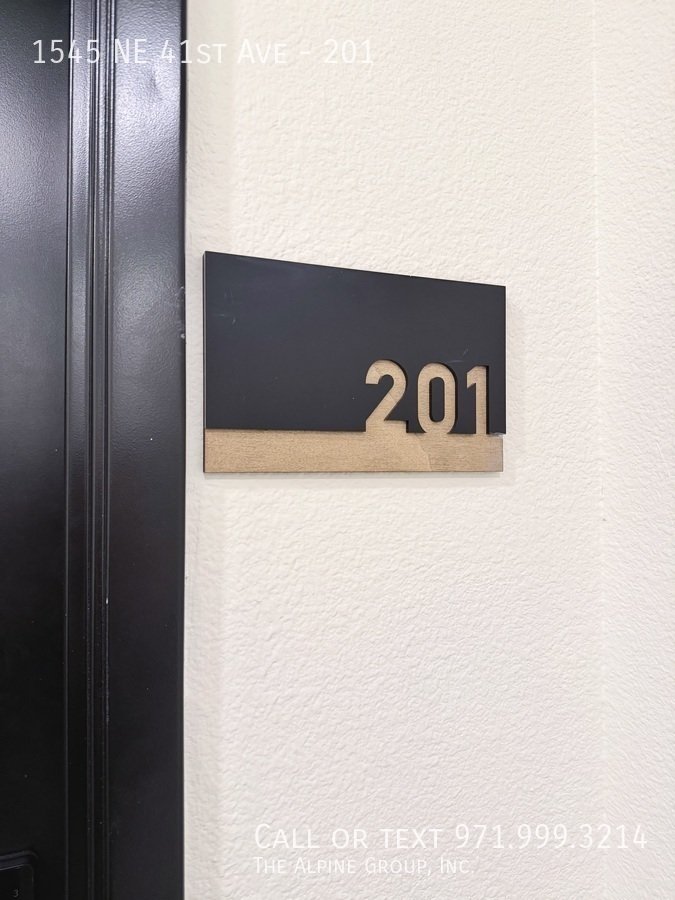 🔑 6–18 Month Leases Available + Rent Specials! |🏡 41 Central Studio! property image