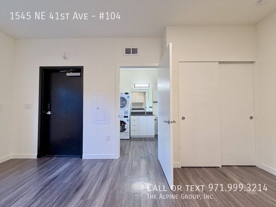 🎉 Flexible Lease Terms + Up to 4 Weeks FREE! | Ground Level Apartment with In-Unit W/D 🧺💫 property image