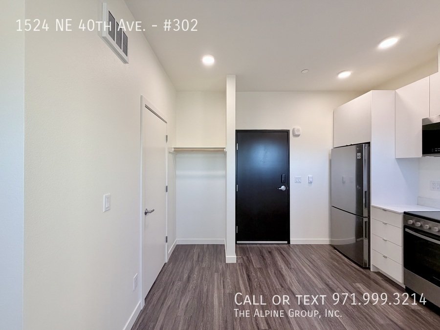 🌟 Lease Your Way: 6–18 Months + Rent Specials!|🏡 Top Level Living & Prime Location at Meridian 40 property image
