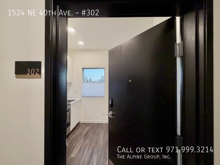 🌟 Lease Your Way: 6–18 Months + Rent Specials!|🏡 Top Level Living & Prime Location at Meridian 40 property image