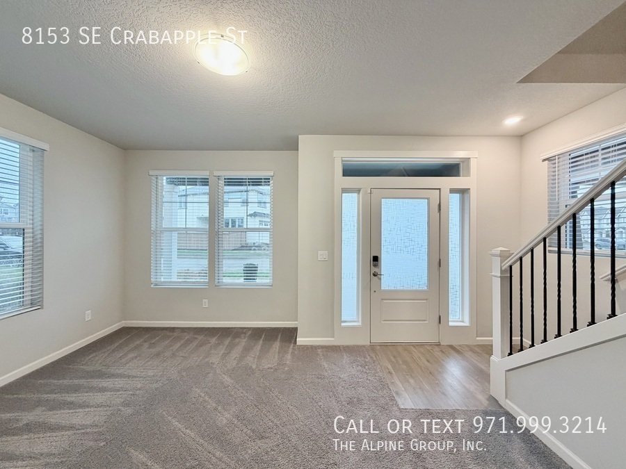 🍲 Granite Island + Stainless Appliances + Smart Fridge property image