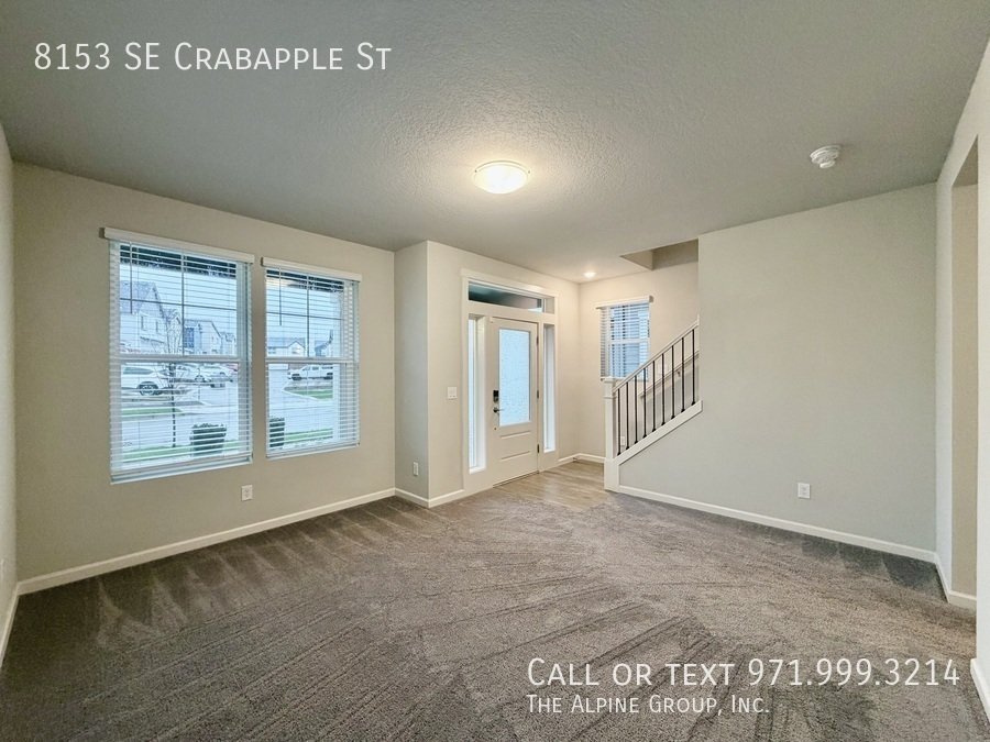 🍲 Granite Island + Stainless Appliances + Smart Fridge property image