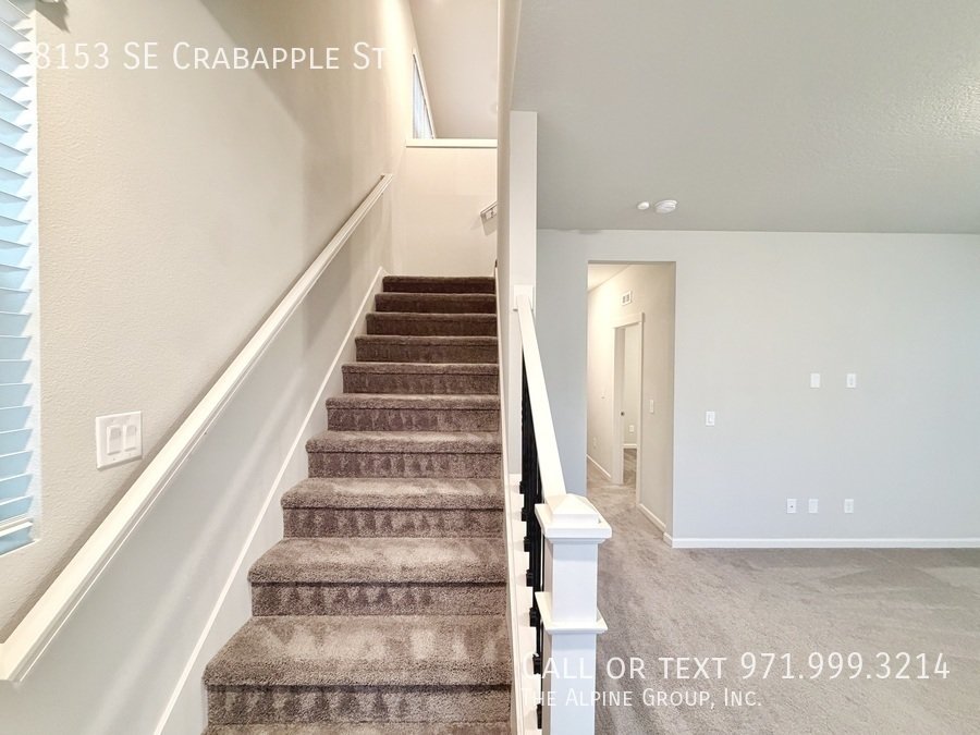 🍲 Granite Island + Stainless Appliances + Smart Fridge property image