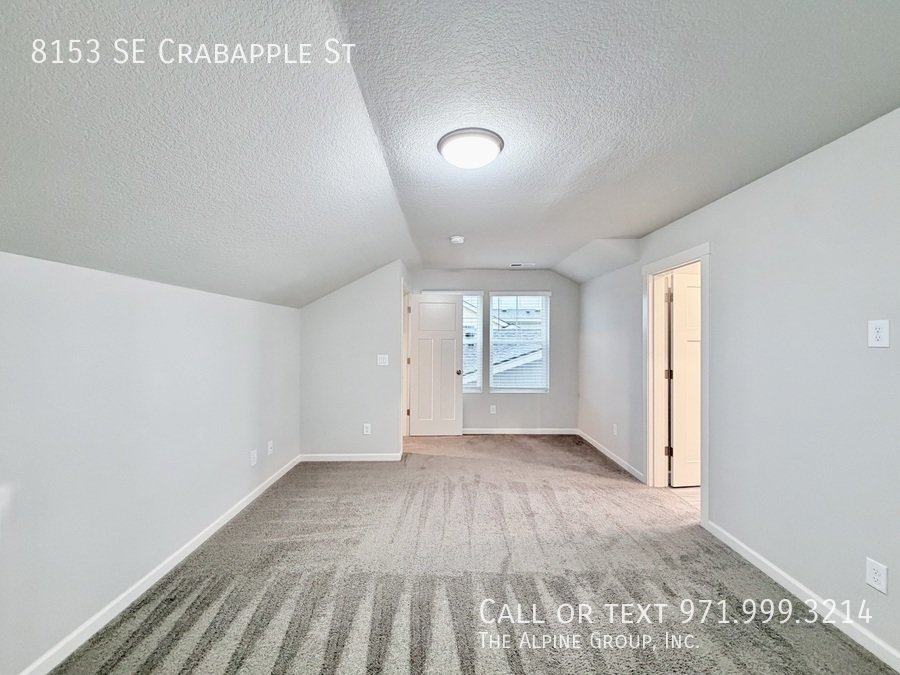 🍲 Granite Island + Stainless Appliances + Smart Fridge property image