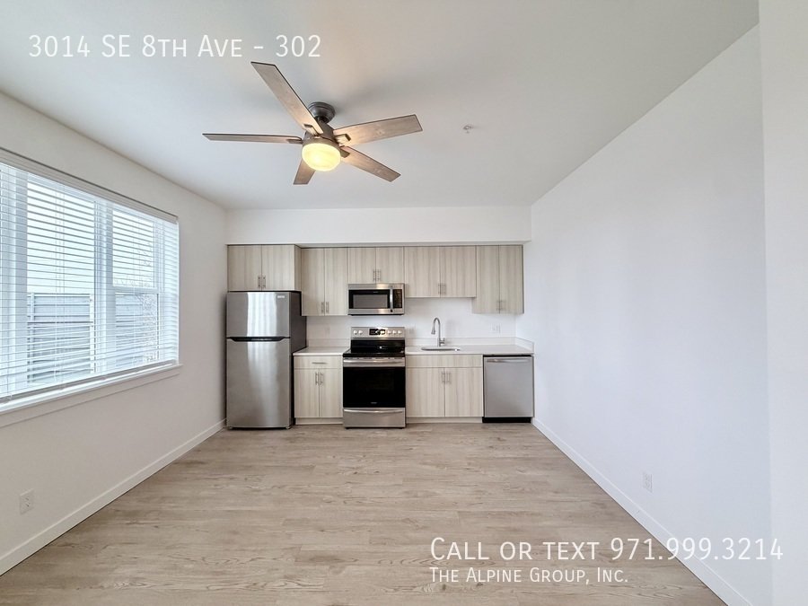 1 MONTH FREE | Bright 1BR in Walkable Brooklyn – In‑Unit Laundry property image