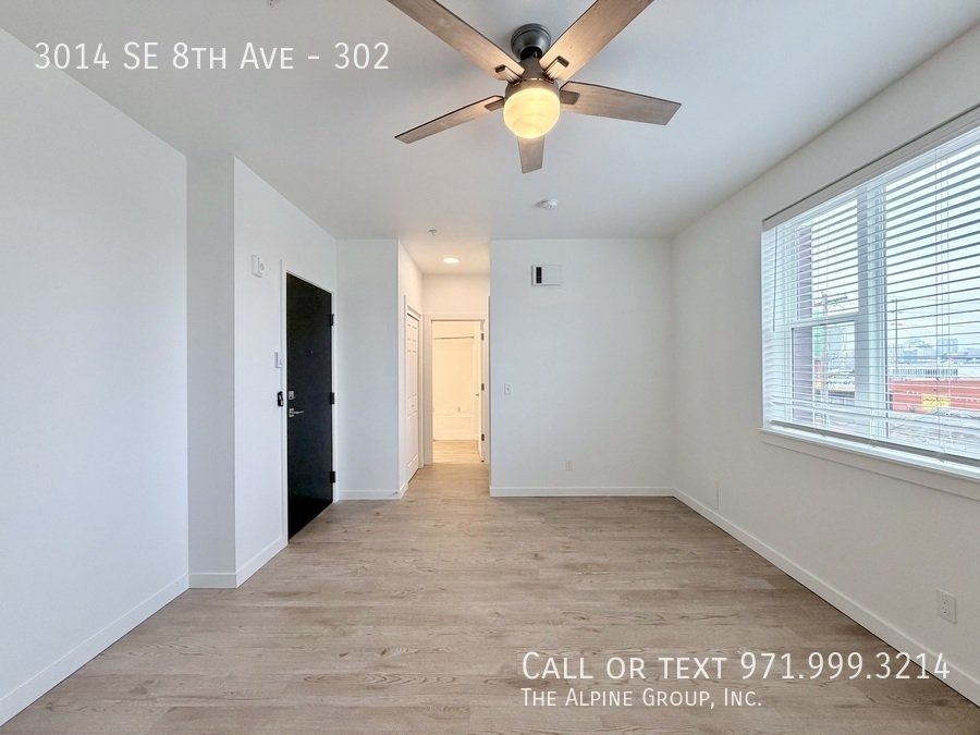 1 MONTH FREE | Bright 1BR in Walkable Brooklyn – In‑Unit Laundry property image