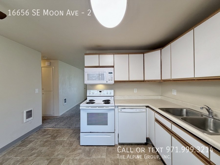 ✨ $500 OFF 1st Month – Apply by 3/16! Cozy Milwaukie 2-Bed property image
