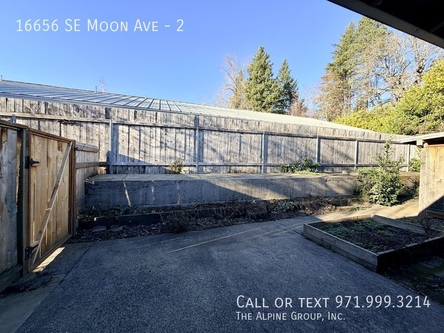 ✨ $500 OFF 1st Month – Apply by 3/16! Cozy Milwaukie 2-Bed property image
