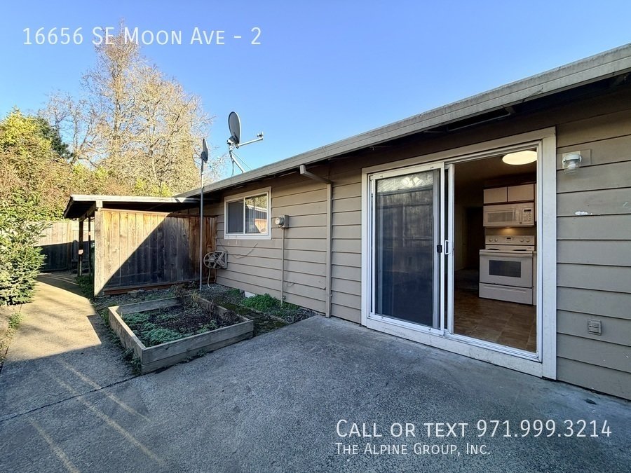 ✨ $500 OFF 1st Month – Apply by 3/16! Cozy Milwaukie 2-Bed property image