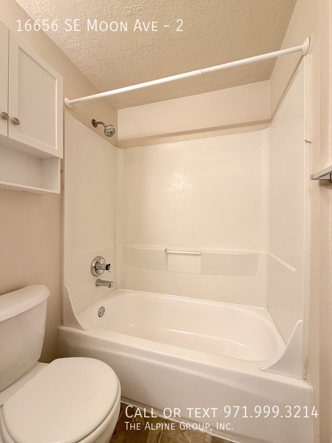 ✨ $500 OFF 1st Month – Apply by 3/16! Cozy Milwaukie 2-Bed property image