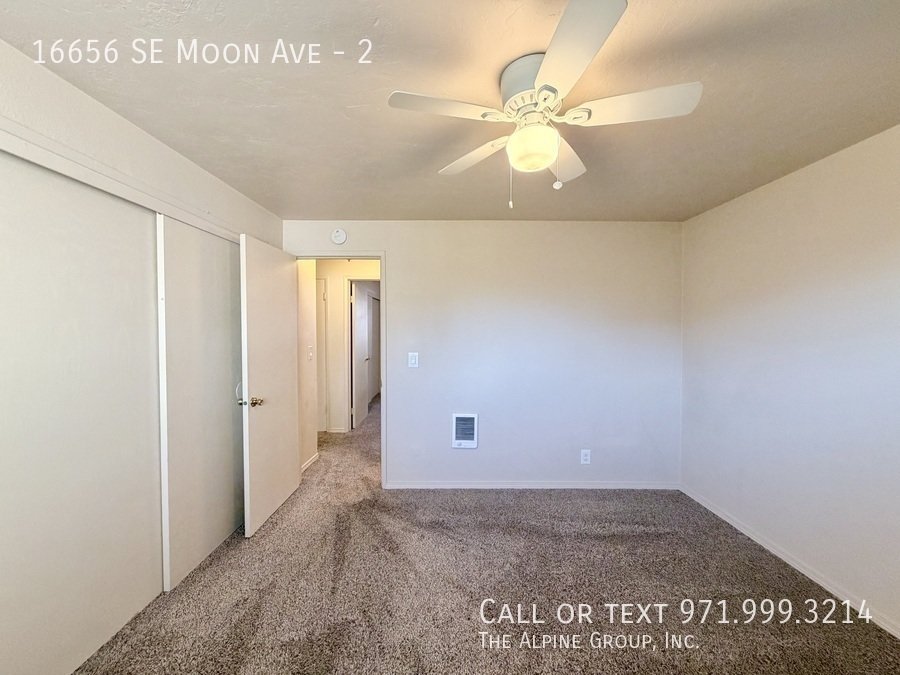 ✨ $500 OFF 1st Month – Apply by 3/16! Cozy Milwaukie 2-Bed property image