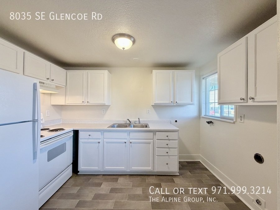 🔑First Month FREE w/ 12-Mos Lease| 2-Bedroom in Milwaukie - W/S/G is included! property image
