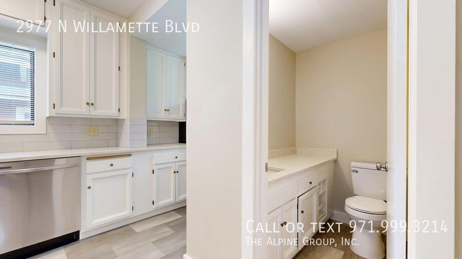 Charming Updated Home with River Views in North Portland 🌿 property image