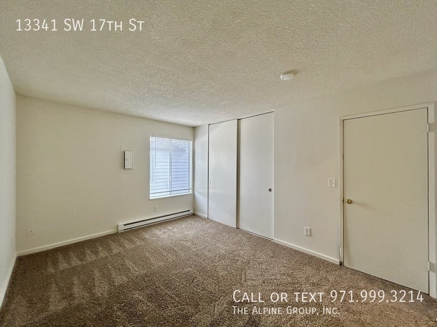 **Bright & Spacious Top‑Floor 2‑Bedroom with Balcony & In‑Unit Washer/Dryer – Utilities Included!** property image