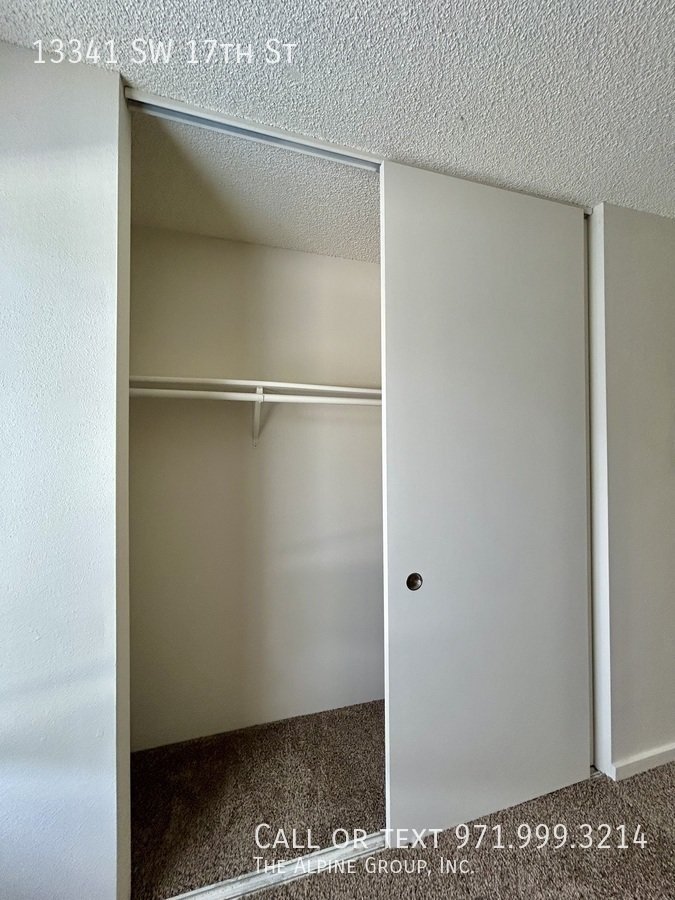 **Bright & Spacious Top‑Floor 2‑Bedroom with Balcony & In‑Unit Washer/Dryer – Utilities Included!** property image