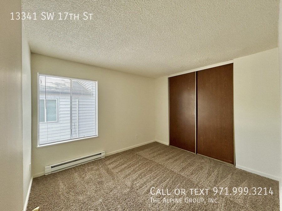 **Bright & Spacious Top‑Floor 2‑Bedroom with Balcony & In‑Unit Washer/Dryer – Utilities Included!** property image